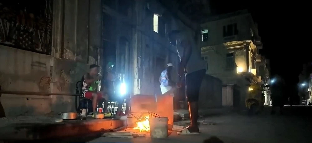 Cuba kích hoạt cơ chế khẩn, khôi phục sự cố ngắt kết nối điện toàn quốc Cuba kích hoạt cơ chế khẩn, khôi phục sự cố ngắt kết nối điện toàn quốc