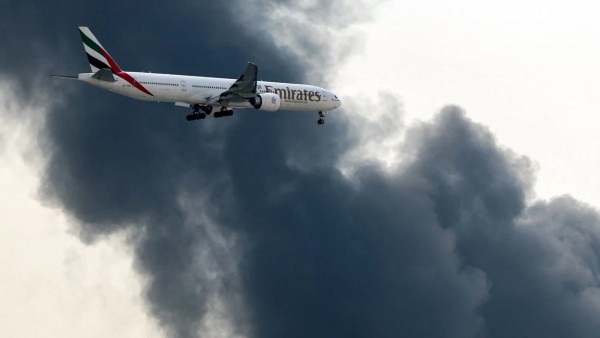 UAE mở lại không phận sau một ngày đóng cửa hoàn toàn