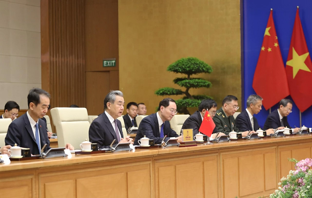 Phó Thủ tướng Bùi Thanh Sơn và Bộ trưởng Ngoại giao Vương Nghị ký kết tại Phiên họp lần thứ 17 Ủy ban chỉ đạo hợp tác Việt Nam – Trung Quốc