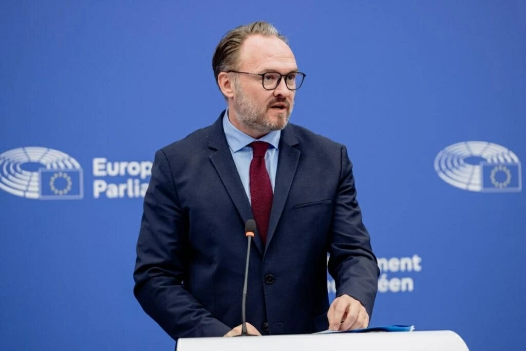 EU sẽ ngừng hoàn toàn nhập khẩu năng lượng từ Nga