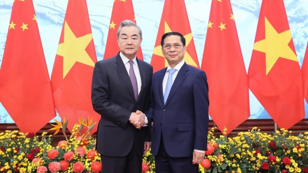 Deputy PM Bui Thanh Son and Chinese Foreign Minister Wang Yi chair 17th Meeting of the Vietnam-China  Steering Committee for bilateral cooperation