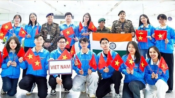 Giao lưu nhân dân từ những bước chân tuổi trẻ