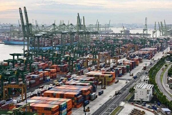 Xuất khẩu Singapore tăng chậm lại giữa làn sóng bất ổn địa chính trị Bất ổn địa chính trị gia tăng, xuất khẩu Singapore đảo chiều