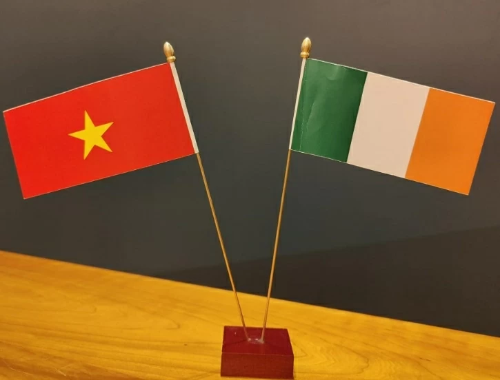 Điện mừng Quốc khánh Ireland