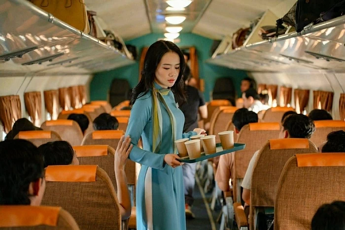 Nhan sắc xinh đẹp của nữ diễn viên trong phim 'Tử chiến trên không'