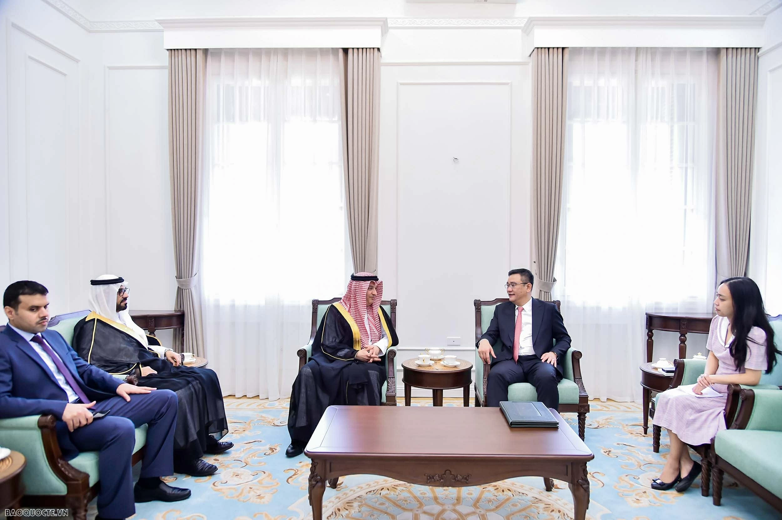 Cục trưởng Cục Lễ tân tiếp nhận bản sao Thư ủy nhiệm Đại sứ Saudi Arabia tại Việt Nam