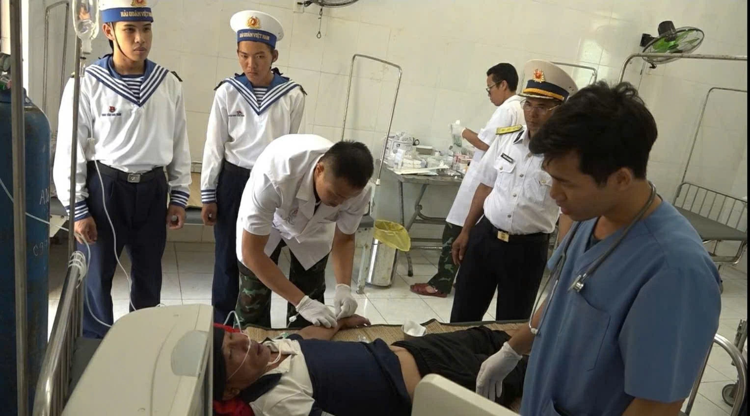 Bệnh xá đảo Song Tử Tây, đặc khu Trường Sa cấp cứu kịp thời ngư dân bị giảm áp do lặn sâu