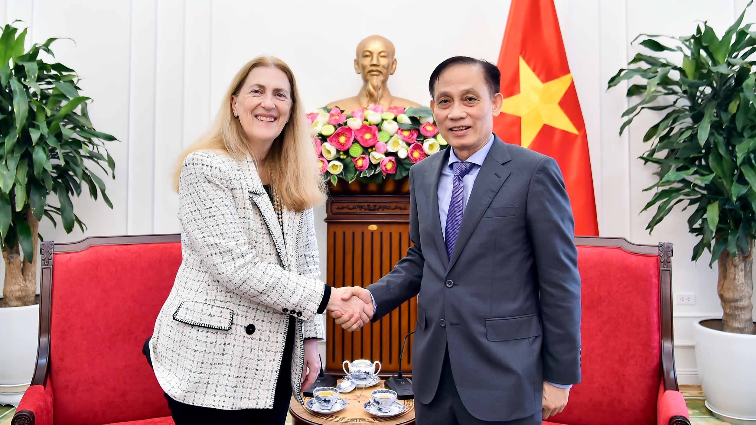 Ủy viên Bộ Chính trị, Bộ trưởng Ngoại giao Lê Hoài Trung tiếp Quốc Vụ khanh Bộ Kinh tế, Giáo dục và Nghiên cứu Thụy Sỹ