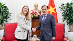 Ủy viên Bộ Chính trị, Bộ trưởng Ngoại giao Lê Hoài Trung tiếp Quốc Vụ khanh Bộ Kinh tế, Giáo dục và Nghiên cứu Thụy Sỹ