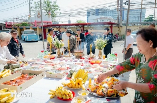 Kiều bào Thái Lan tri ân anh hùng liệt sĩ, hướng về cội nguồn Kiều bào Thái Lan tri ân anh hùng liệt sĩ, hướng về cội nguồn