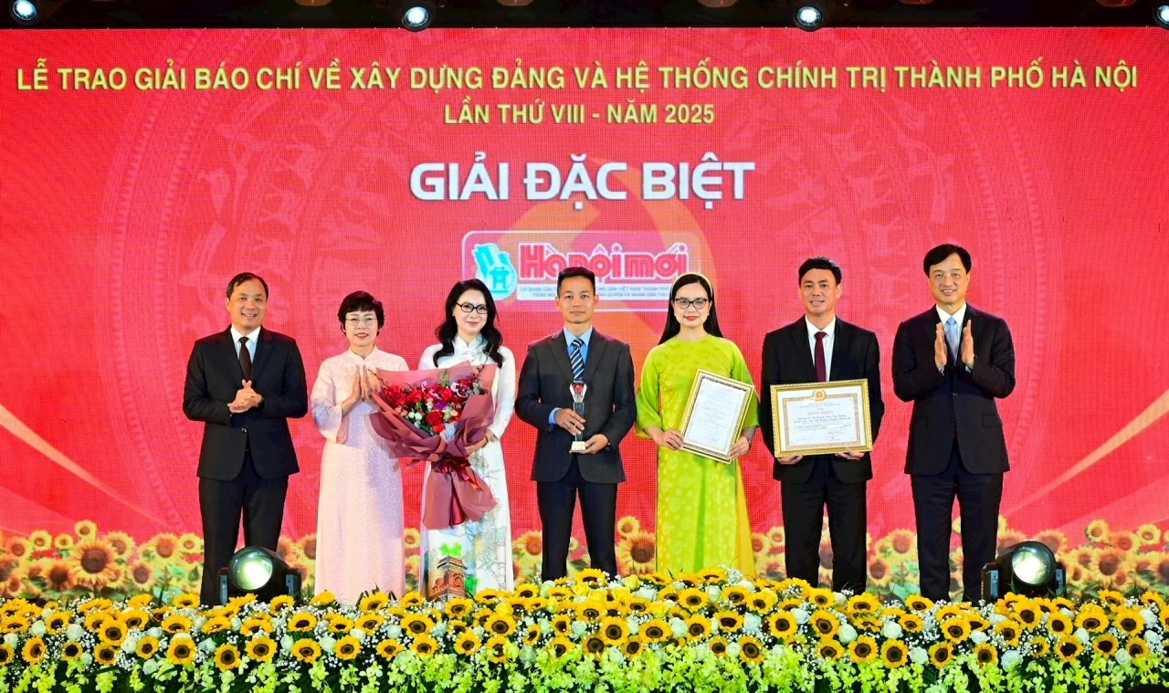 Trao giải báo chí