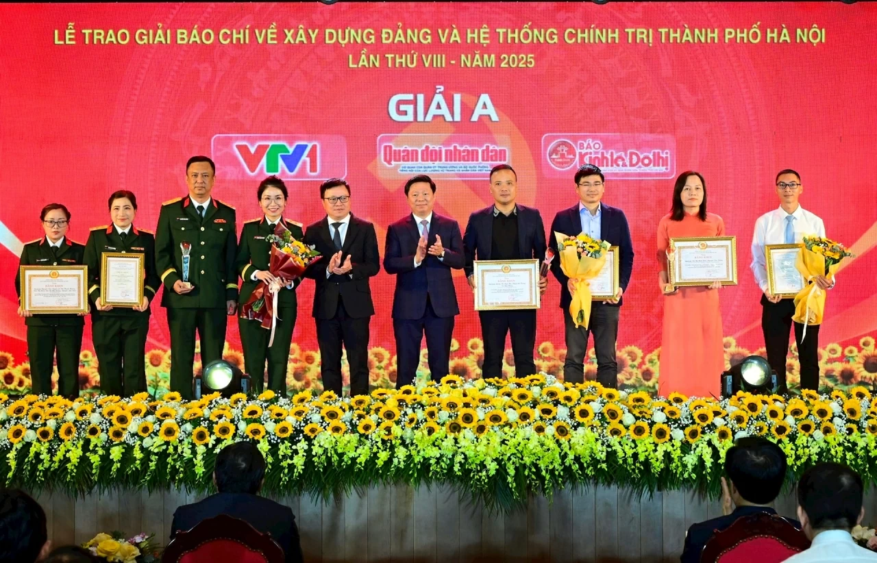 Trao giải báo chí
