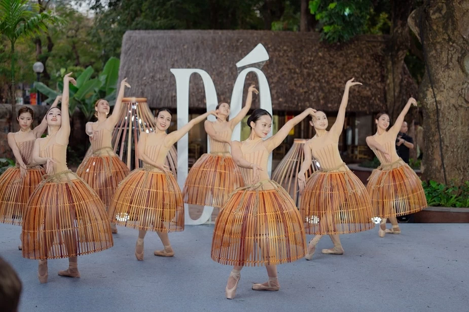 Ballet đương đại ‘Dó’: Khi văn hóa Việt cất tiếng nói trong ngôn ngữ nghệ thuật toàn cầu Ballet đương đại ‘Dó’: Khi văn hóa Việt cất tiếng nói trong ngôn ngữ nghệ thuật toàn cầu