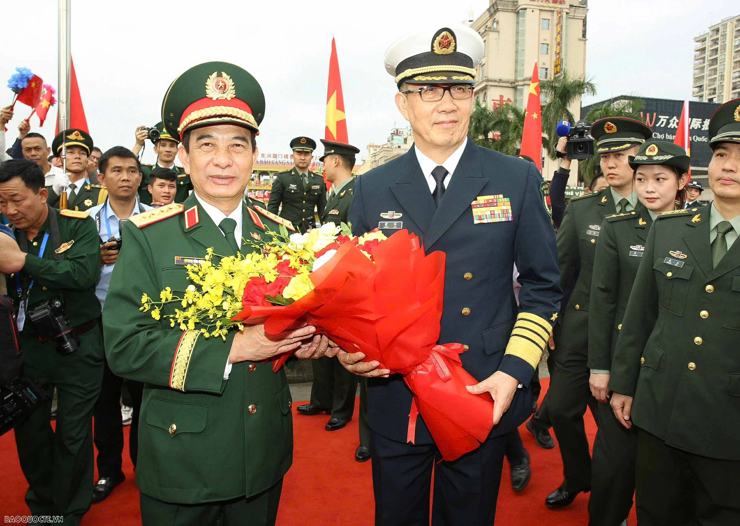 Bộ trưởng Quốc phòng Việt Nam-Trung Quốc gặp nhau tại biên giới