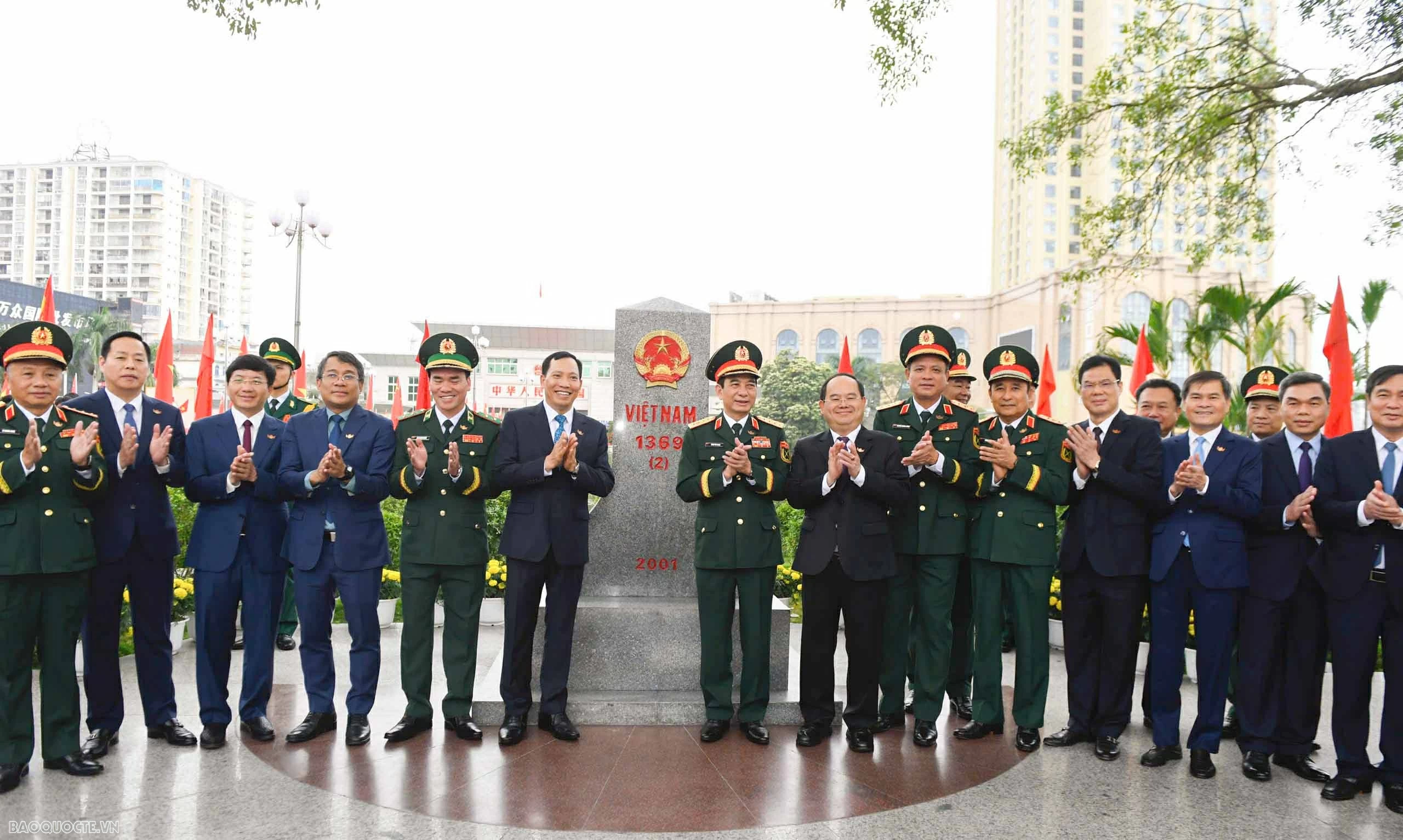 Bộ trưởng Quốc phòng Việt Nam-Trung Quốc gặp nhau tại biên giới
