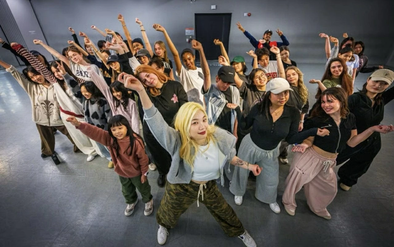 Gen Z 'nhập vai' K-pop: Xu hướng mới định hình du lịch và lan rộng toàn cầu Gen Z 'nhập vai' K-pop: Xu hướng mới định hình du lịch và lan rộng toàn cầu