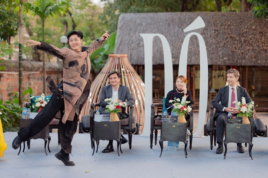 Tác phẩm nghệ thuật hàn lâm mang đậm bản sắc Việt ‘Dó’ trở lại Tác phẩm nghệ thuật hàn lâm mang đậm bản sắc Việt ‘Dó’ trở lại