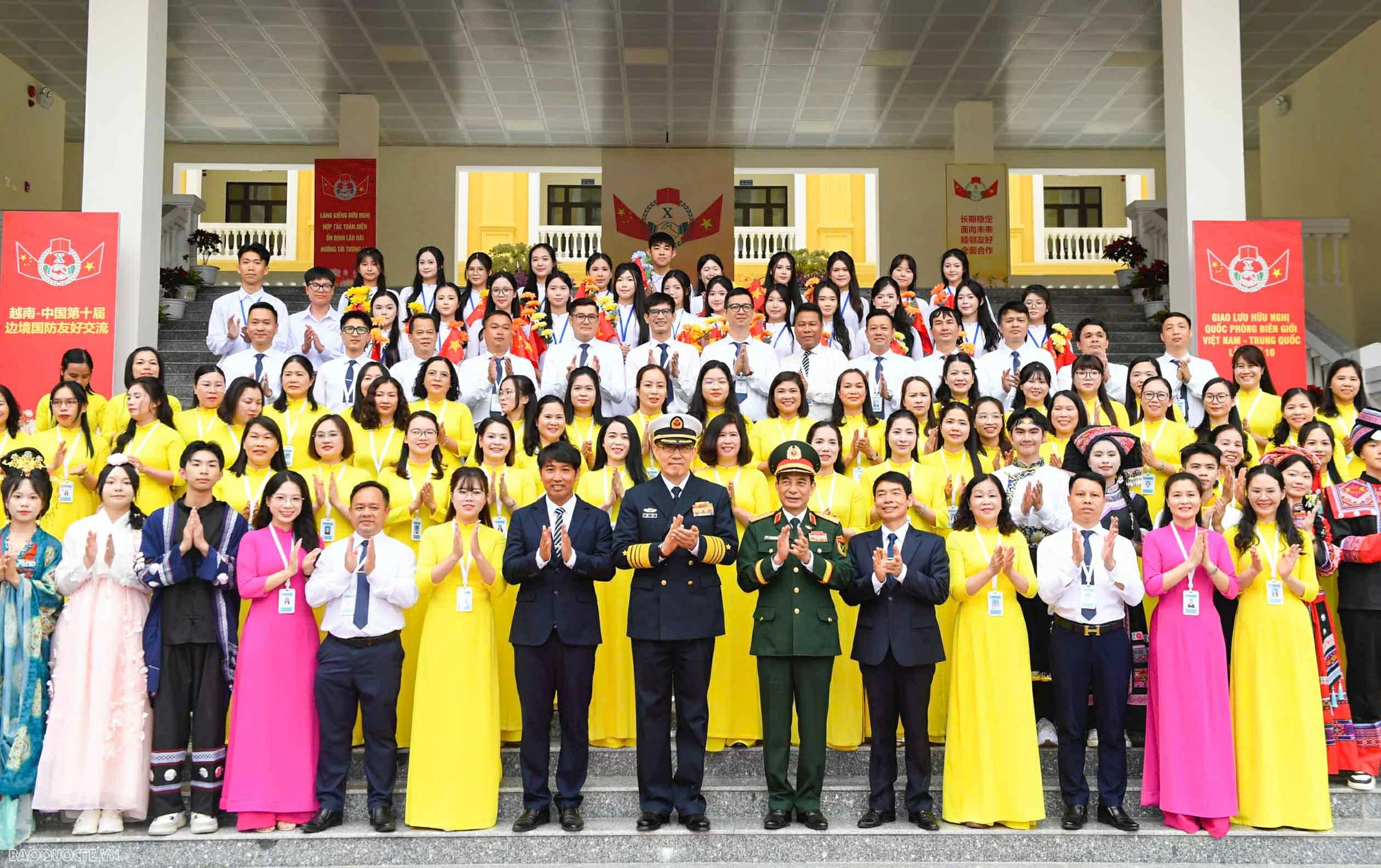 Bộ trưởng Quốc phòng Việt Nam-Trung Quốc thăm ngôi trường mang tên Tổng Bí thư đầu tiên của Việt Nam