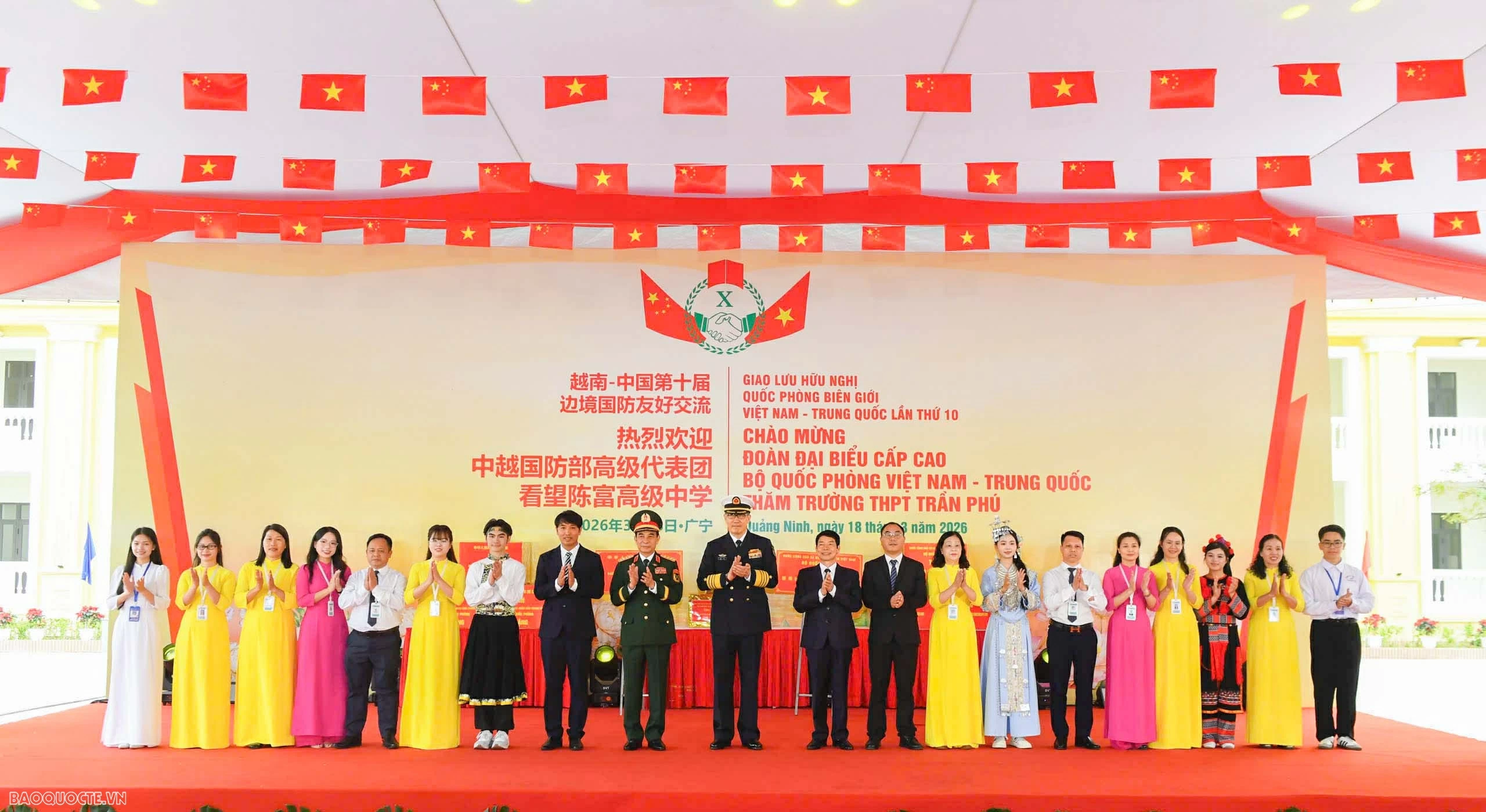 Bộ trưởng Quốc phòng Việt Nam-Trung Quốc thăm ngôi trường mang tên Tổng Bí thư đầu tiên của Việt Nam