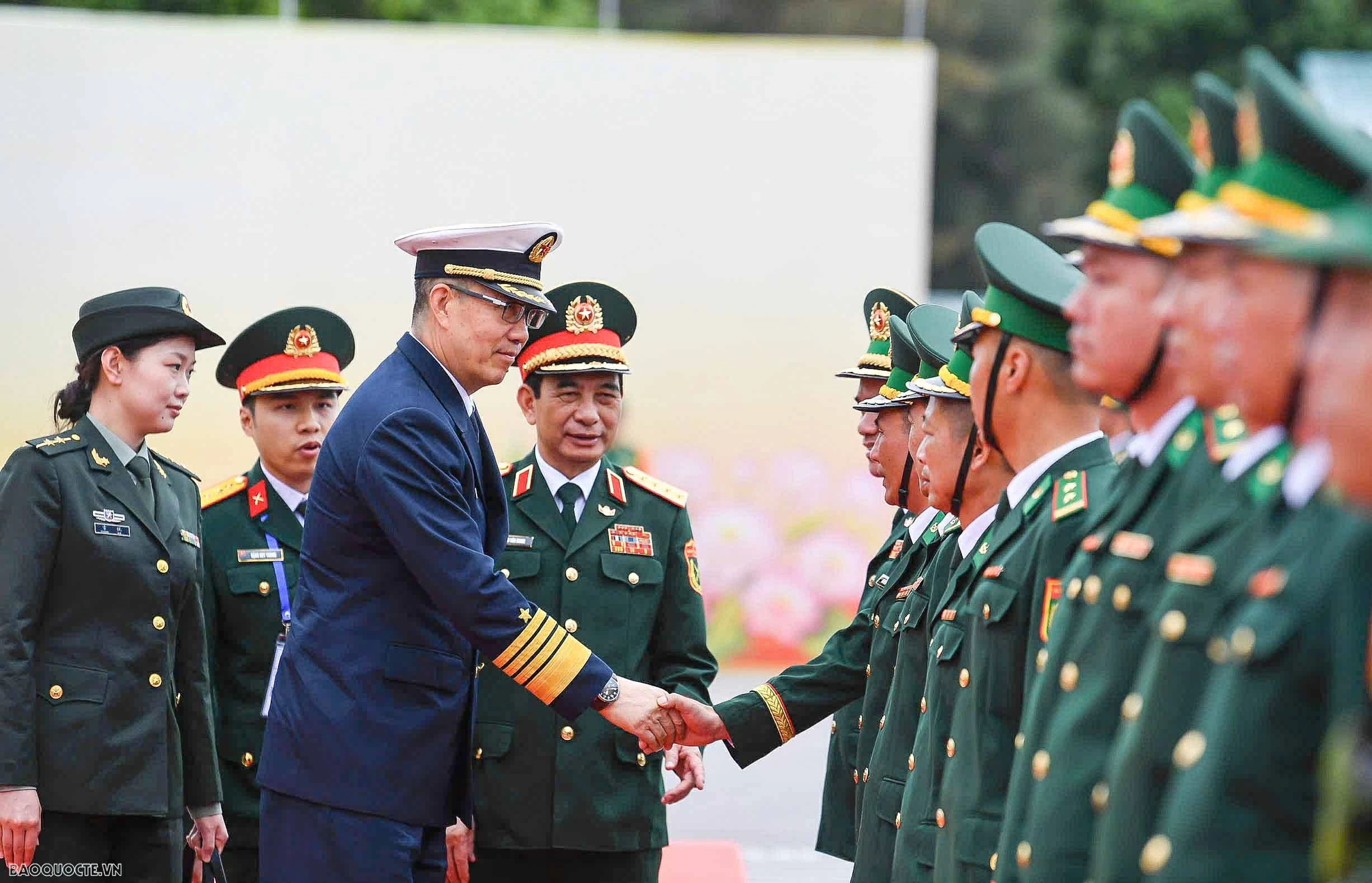 Bộ trưởng Quốc phòng Việt Nam-Trung quốc xem trình diễn chó nghiệp vụ đánh bắt tội phạm ma tuý Bộ trưởng Quốc phòng Việt Nam-Trung quốc xem trình diễn chó nghiệp vụ đánh bắt tội phạm ma tuý