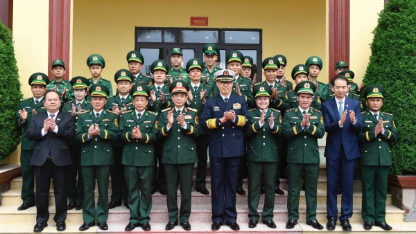 Border guards showcase service dogs to Vietnamese and Chinese Defense Ministers