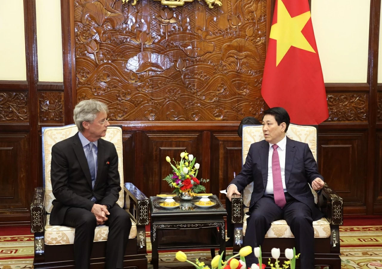 Chủ tịch nước Lương Cường tiếp Đại sứ Dominica tại Việt Nam Jean-Francois Harvey. (Ảnh: Thành Long)