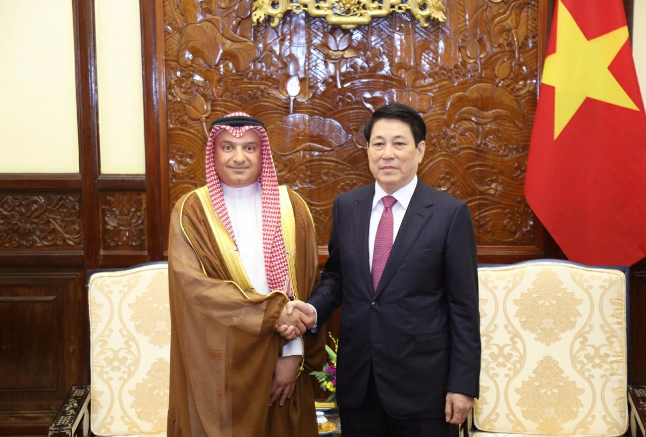 Chủ tịch nước Lương Cường tiếp Đại sứ Vương quốc Saudi Arabia tại Việt Nam Thamer Mohammed al-Gosaibi. (Ảnh: Thành Long) Chủ tịch nước Lương Cường tiếp Đại sứ Vương quốc Saudi Arabia tại Việt Nam Thamer Mohammed al-Gosaibi. (Ảnh: Thành Long)