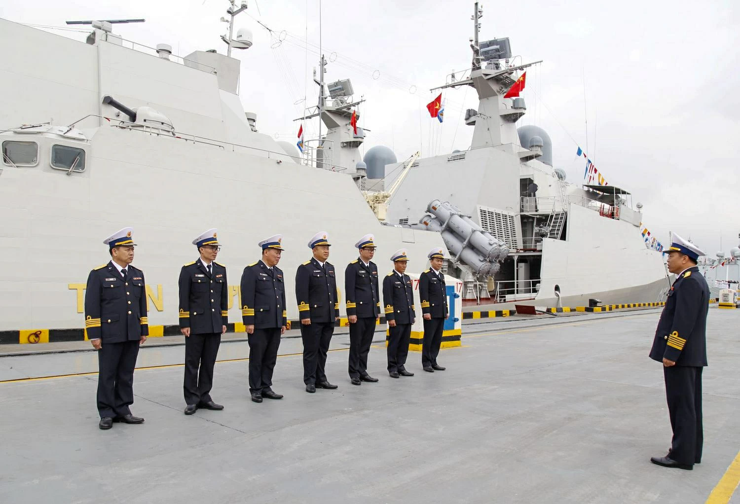 Biên đội Tàu 015, 012 sẵn sàng cho tuần tra, huấn luyện liên hợp trên vùng biển Vịnh Bắc Bộ cùng Trung Quốc