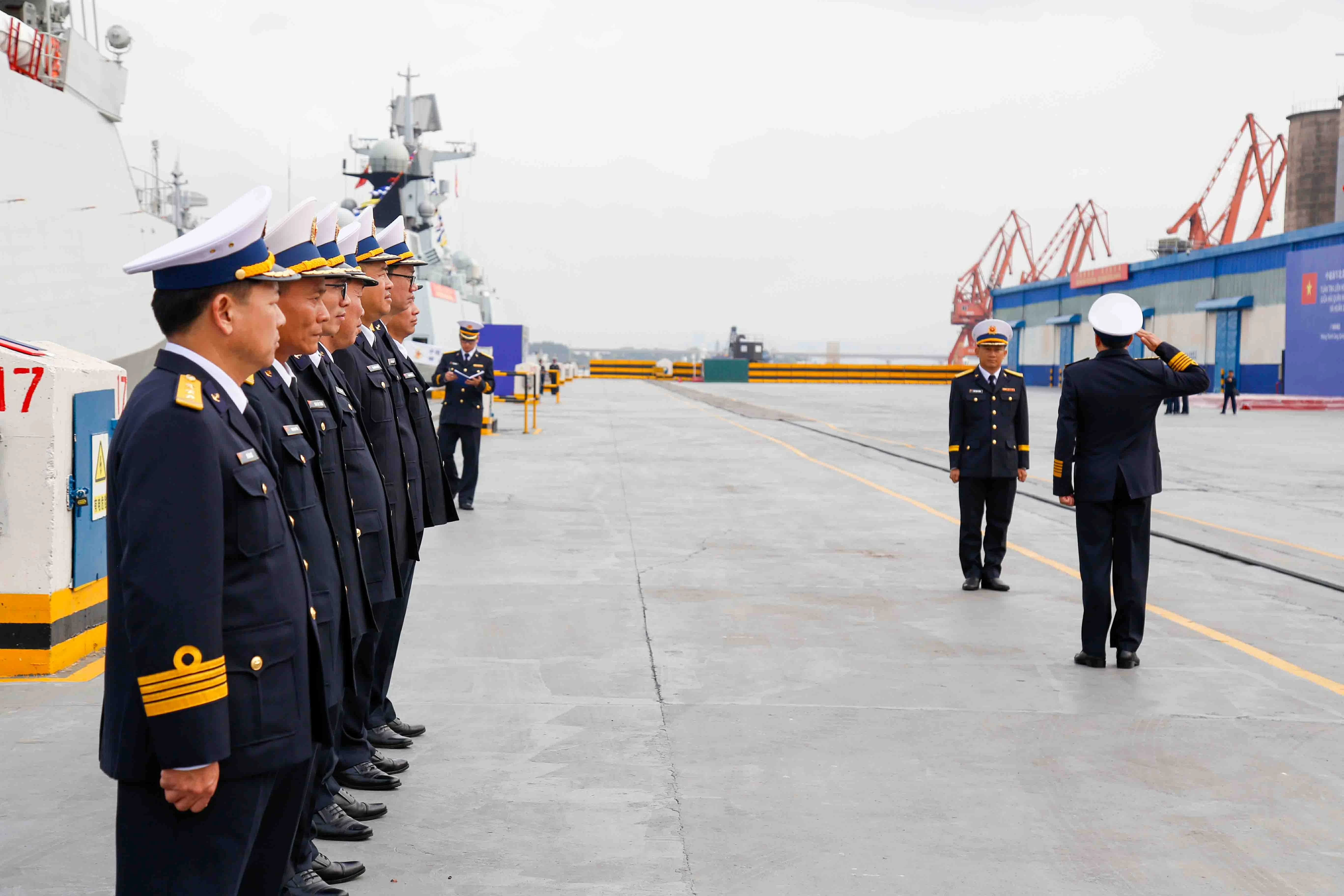 Biên đội Tàu 015, 012 sẵn sàng cho tuần tra, huấn luyện liên hợp trên vùng biển Vịnh Bắc Bộ cùng Trung Quốc