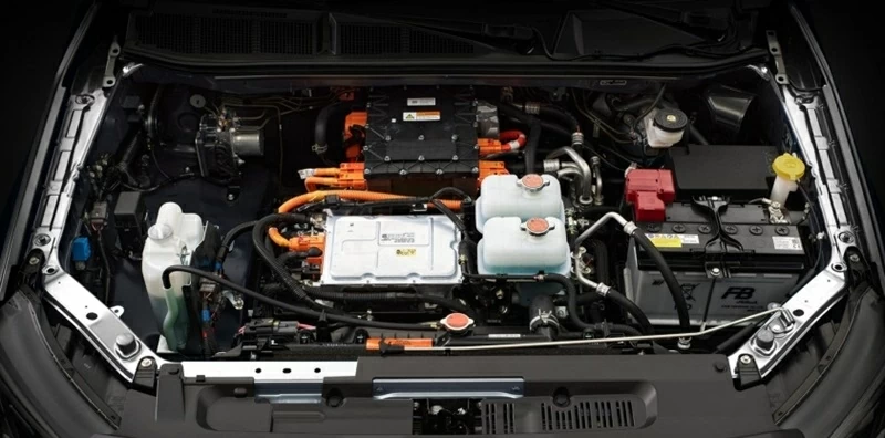 Isuzu D-Max EV sử dụng hệ dẫn động điện hai mô-tơ kết hợp cấu trúc E-Axle, đi kèm hệ treo De-Dion và lá nhíp.