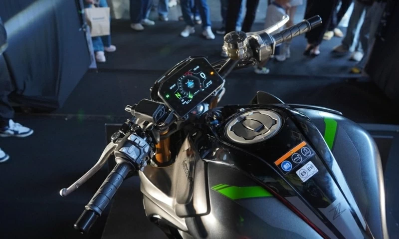 Tại thị trường Việt Nam, giá xe Kawasaki Z1100 SE ABS được niêm yết ở mức 409 triệu đồng, Tại thị trường Việt Nam, giá xe Kawasaki Z1100 SE ABS được niêm yết ở mức 409 triệu đồng,