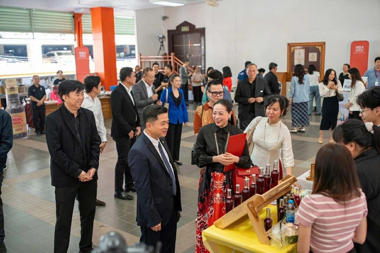 Tổng Lãnh sự Việt Nam tại Thái Lan phát biểu tại đối thoại Hướng tới tương lai hợp tác thương mại bền vững Việt Nam-Thái Lan