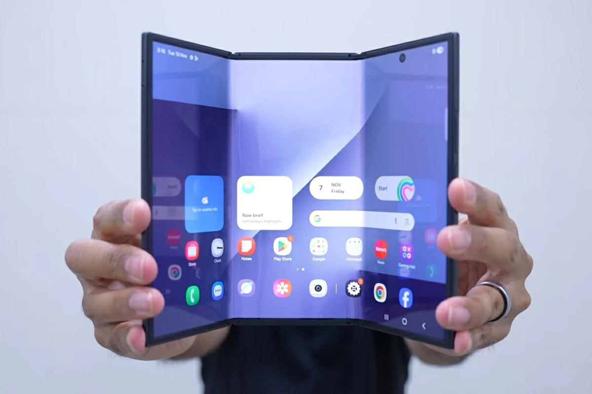 Việc Galaxy Z TriFold bị khai tử sớm khiến giới công nghệ đặt câu hỏi.