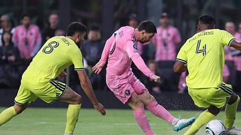 Messi ghi bàn thứ 900 với pha ‘xâu kim’ đẳng cấp