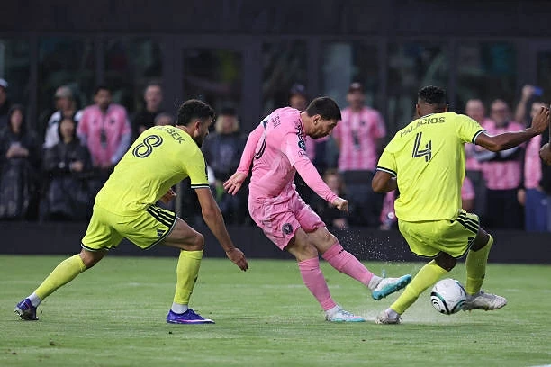 Messi ghi bàn thứ 900 với pha ‘xâu kim’ đẳng cấp Messi ghi bàn thứ 900 với pha ‘xâu kim’ đẳng cấp