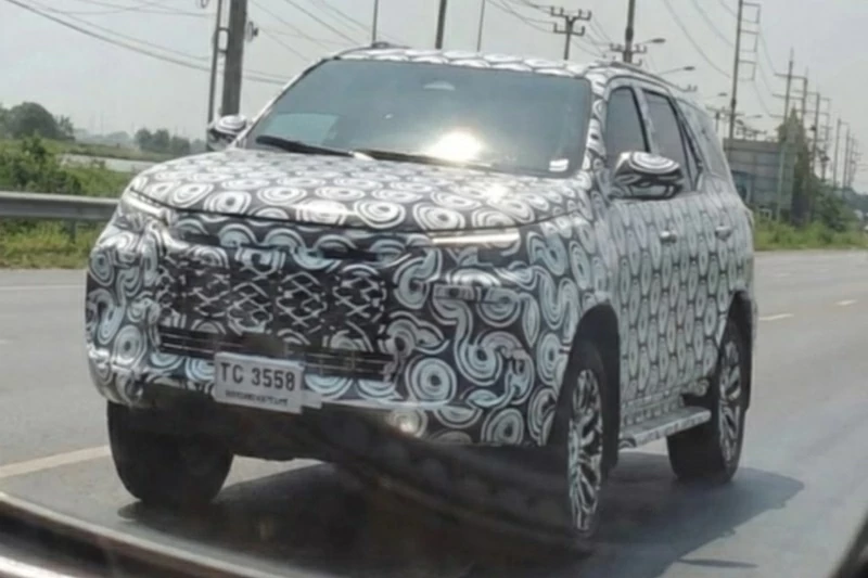 Toyota Fortuner 2026 từng xuất hiện trong quá trình chạy thử tại Thái Lan.