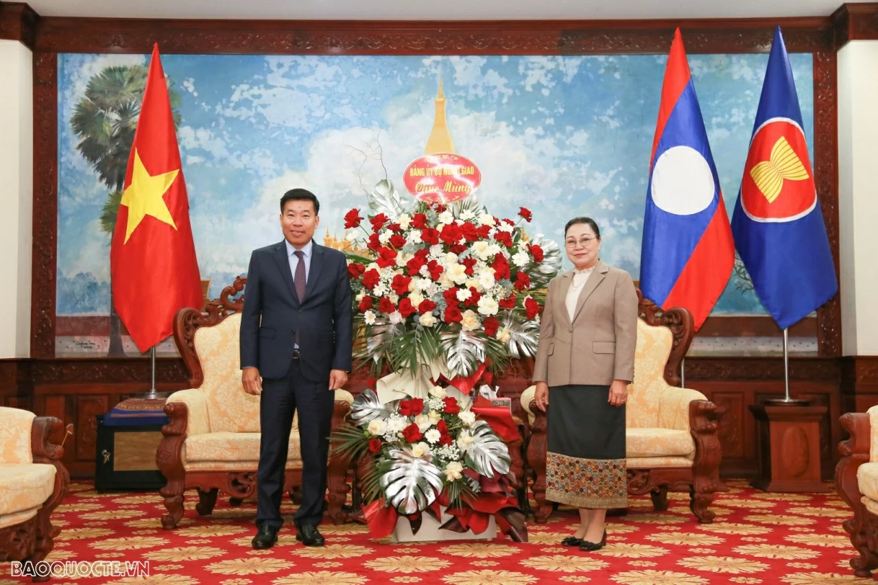 Ủy viên Trung ương Đảng, Thứ trưởng Ngoại giao Nguyễn Mạnh Cường chúc mừng kỷ niệm 71 năm Ngày thành lập Đảng Nhân dân Cách mạng Lào