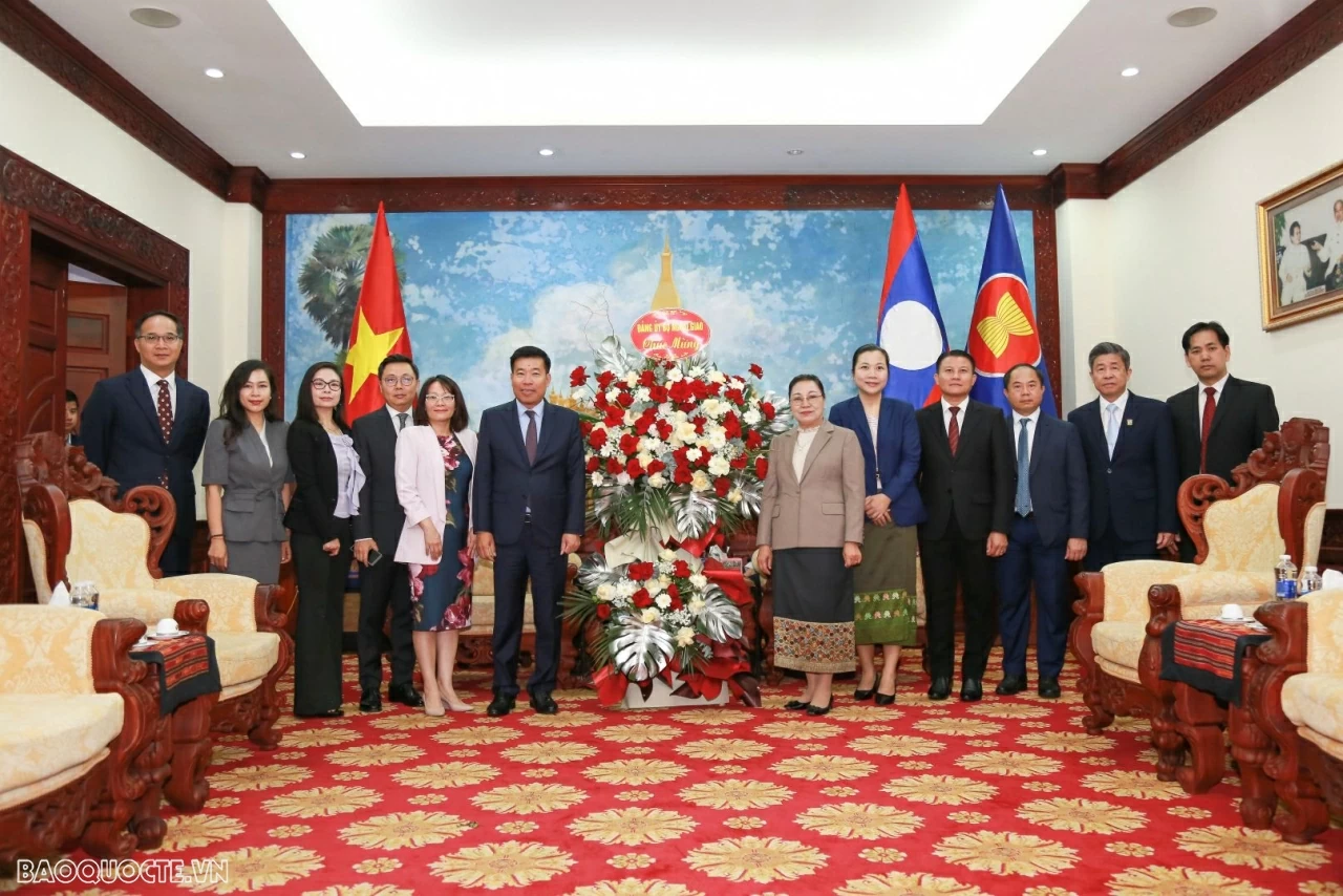 Ủy viên Trung ương Đảng, Thứ trưởng Ngoại giao Nguyễn Mạnh Cường chúc mừng kỷ niệm 71 năm Ngày thành lập Đảng Nhân dân Cách mạng Lào