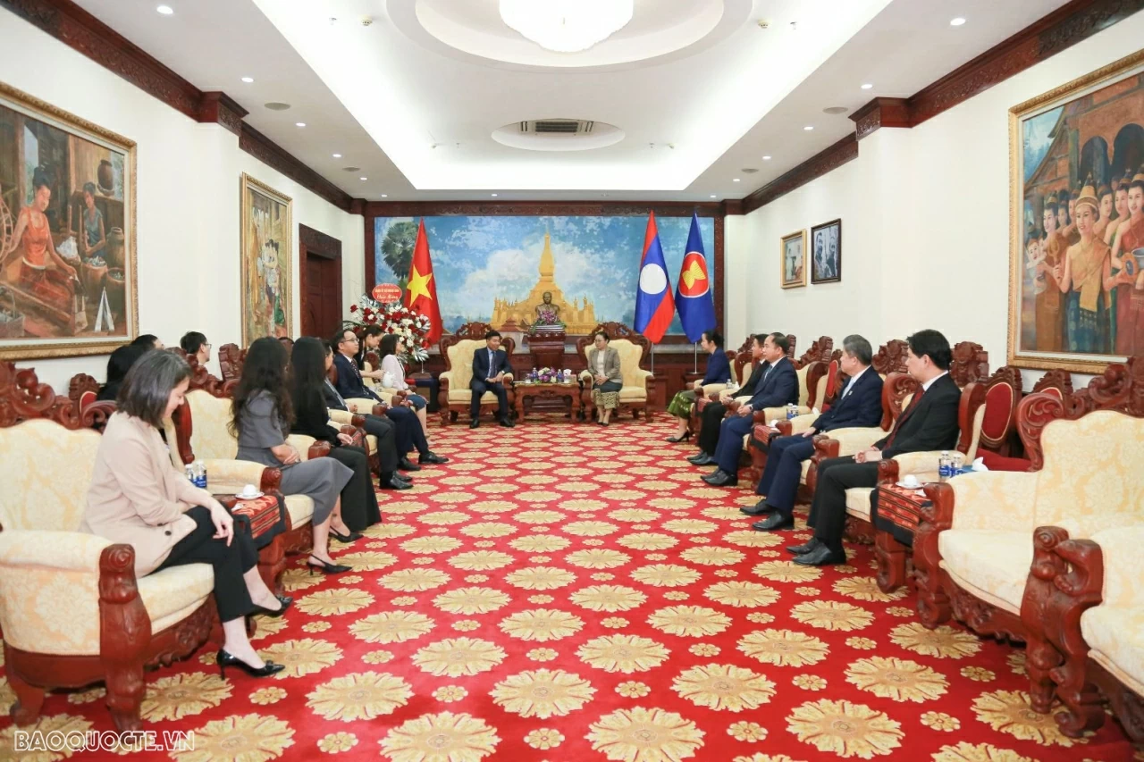 Ủy viên Trung ương Đảng, Thứ trưởng Ngoại giao Nguyễn Mạnh Cường chúc mừng kỷ niệm 71 năm Ngày thành lập Đảng Nhân dân Cách mạng Lào