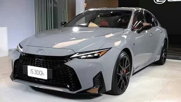 Cận cảnh xe hybrid Lexus IS300h 2026 vừa ra mắt tại Thái Lan