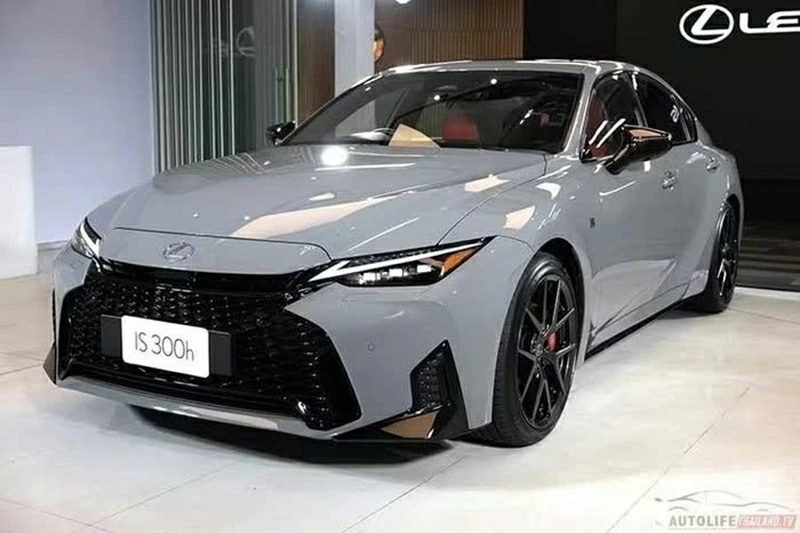Lexus IS300h 2026 ra mắt Thái Lan.