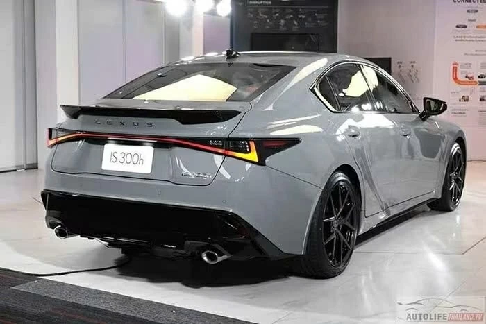 Thay vì nâng cấp nhẹ, lần trở lại này của Lexus cho thấy một hướng đi dứt khoát hơn về hình ảnh.