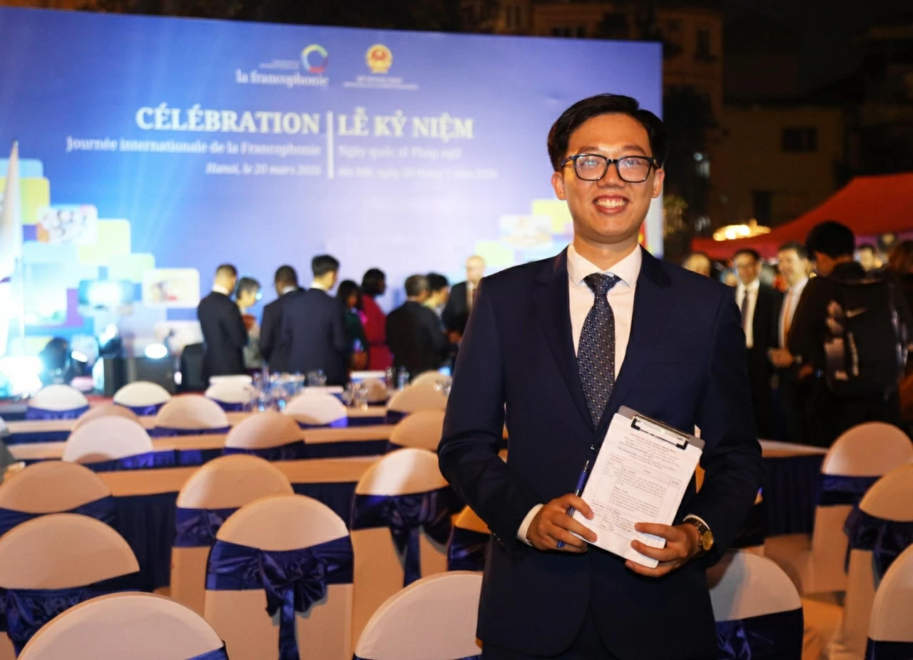 anh Nguyễn Hồng Phúc, chuyên viên Cục Lễ tân Nhà nước và Phiên dịch đối ngoại (Bộ Ngoại giao) trả lời phỏng vấn Báo Thế giới & Việt Nam. 