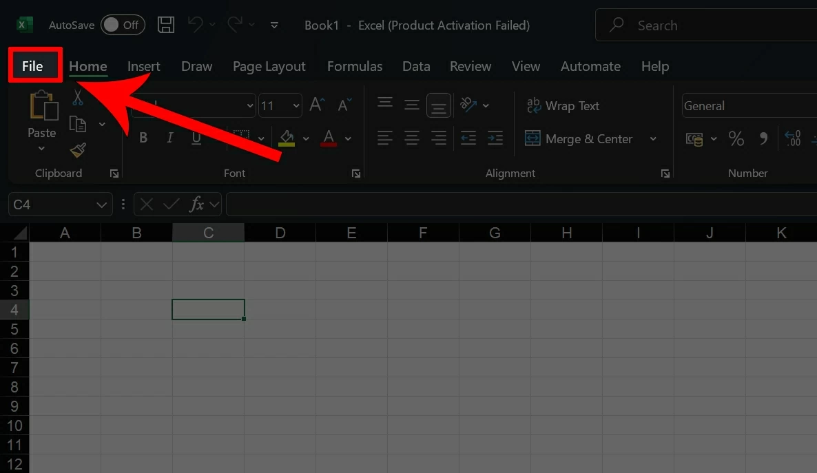 Mở Excel trên máy tính, sau đó nhấn vào File.