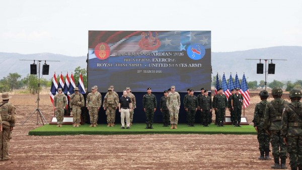 Quân đội Thái Lan tiếp nhận xe bọc thép của Mỹ