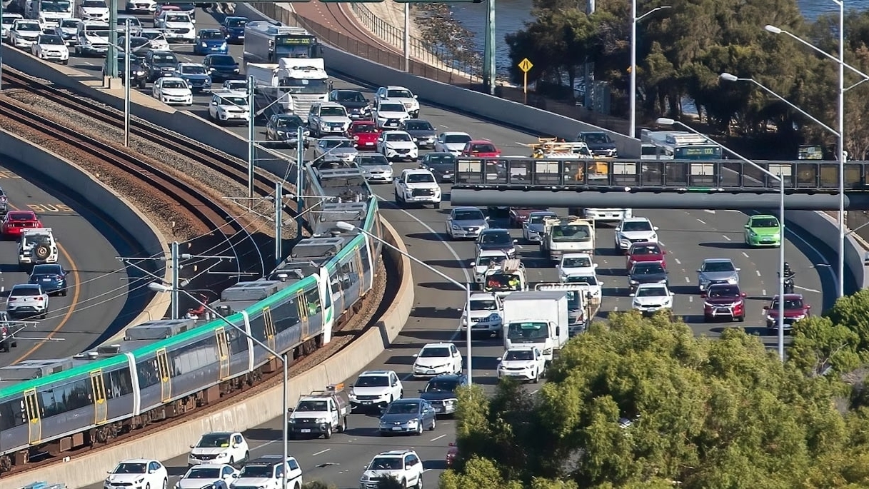 Cơ quan Năng lượng quốc tế khuyến nghị làm việc từ xa để giảm áp lực lên thị trường năng lượng, ứng phó với tình trạng giá xăng dầu tăng phi mã