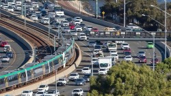 Cơ quan Năng lượng quốc tế khuyến nghị làm việc từ xa để giảm áp lực lên thị trường năng lượng, ứng phó với tình trạng giá xăng dầu tăng phi mã