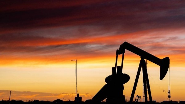 Mỹ tạm nới trừng phạt dầu mỏ Iran, dự kiến đưa 140 triệu thùng ra thị trường toàn cầu, Tehran bác bỏ