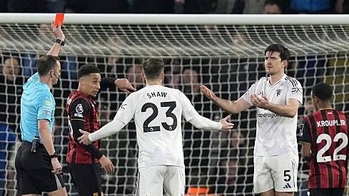 Harry Maguire bị truất quyền thi đấu sau khi nhận hai tin vui liên tiếp