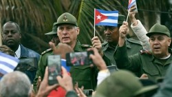 Cuba tái khẳng định không đàm phán về hệ thống chính trị, Chủ tịch Miguel Díaz-Canel Bermúdez ra lời hiệu triệu quân đội